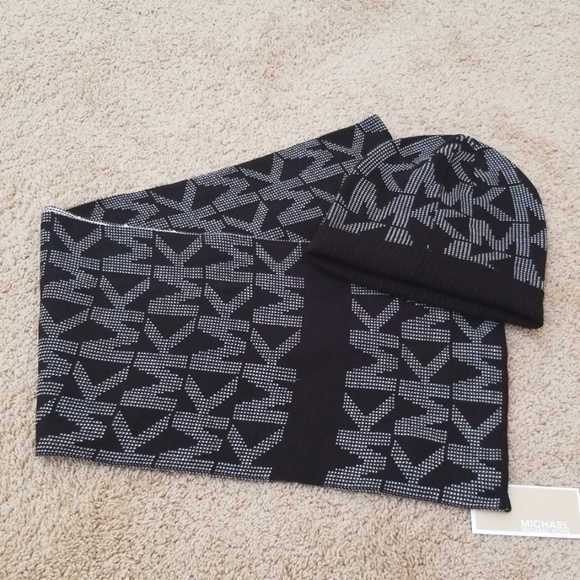 NWT! MICHAEL KORS Kors Black with White Monogram Scarf & Hat set - Picture 1 of 7